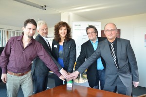 v.l.n.r. Simon Mössinger, Reiner Folgmann, Christine Küchenhof, Steffen Holzmann und Alexander Stech starten gemeinsam GreenITown in Schenefeld