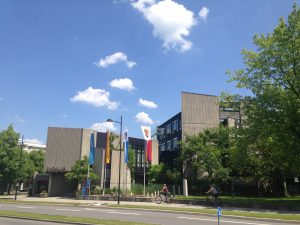 Blick auf das Rathaus in Unterföhring